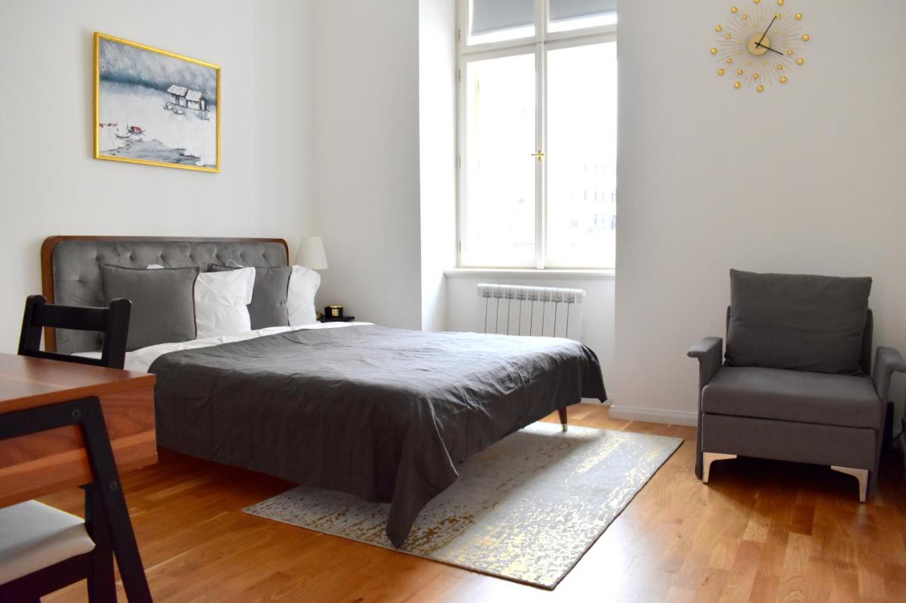 Lovely Apartment In Center פראג מראה חיצוני תמונה